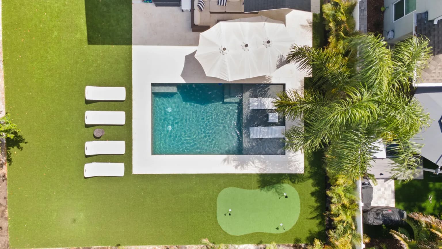 Resort-Style Loungers — Westchase pool, photo 9